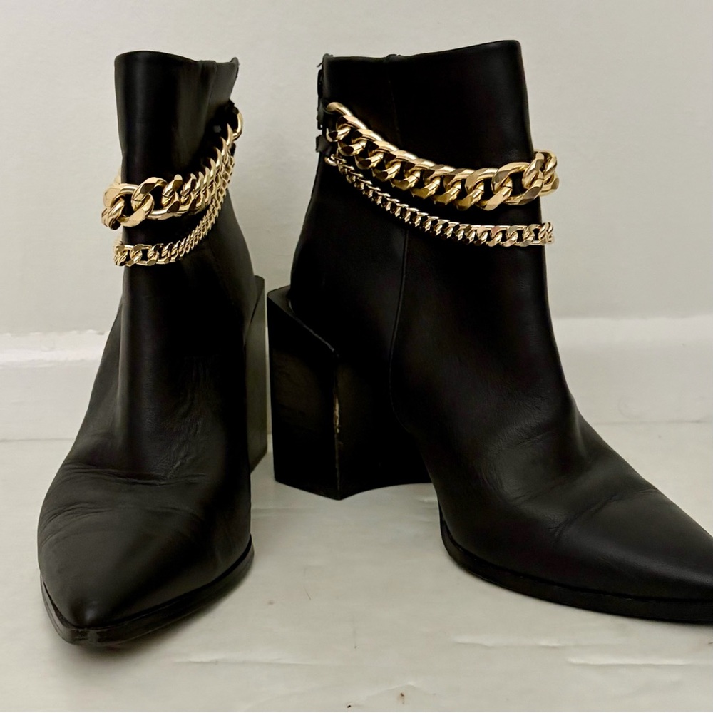 Steve Madden Black Leather Ankle Boots Gold Chain Detail Block Heel